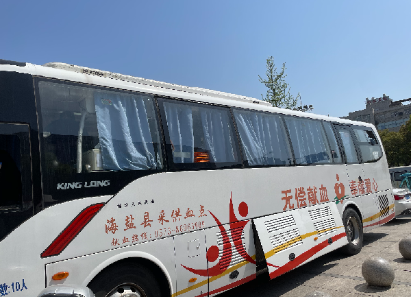 創(chuàng)能正能量：職工搶修獻血車，好人好事成風(fēng)景！